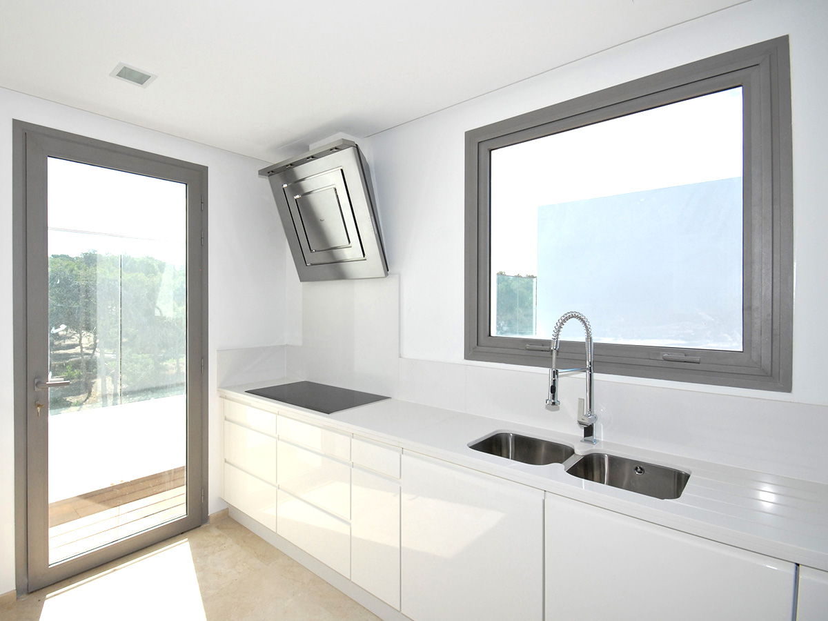 Fenêtre et porte-fenêtre SATIN MOON 413